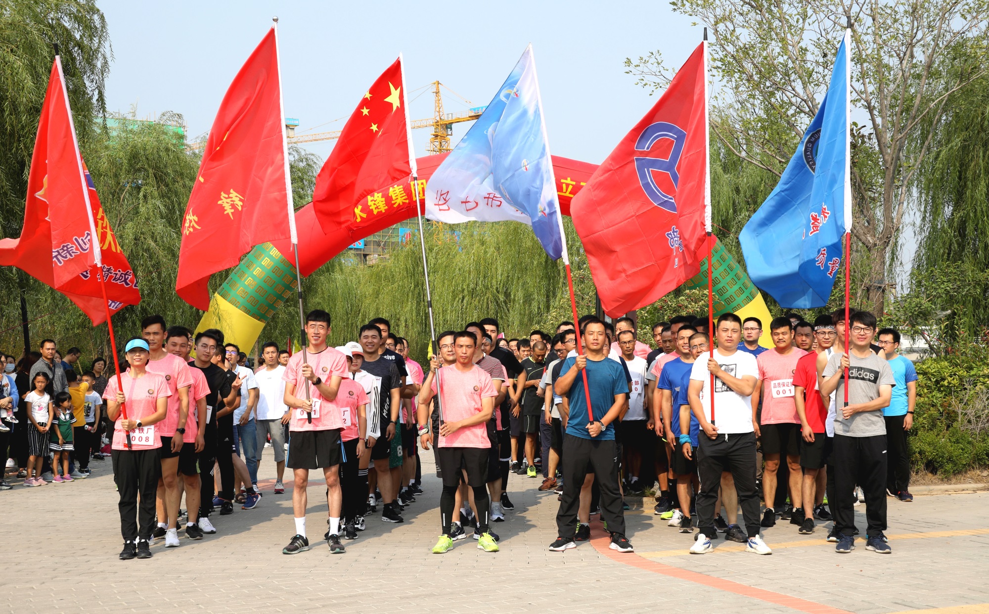 公司举办“庆祝新中国成立七十周年环湖跑”活动